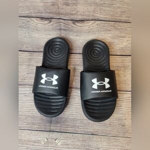 Kids Under Armour slides 3y